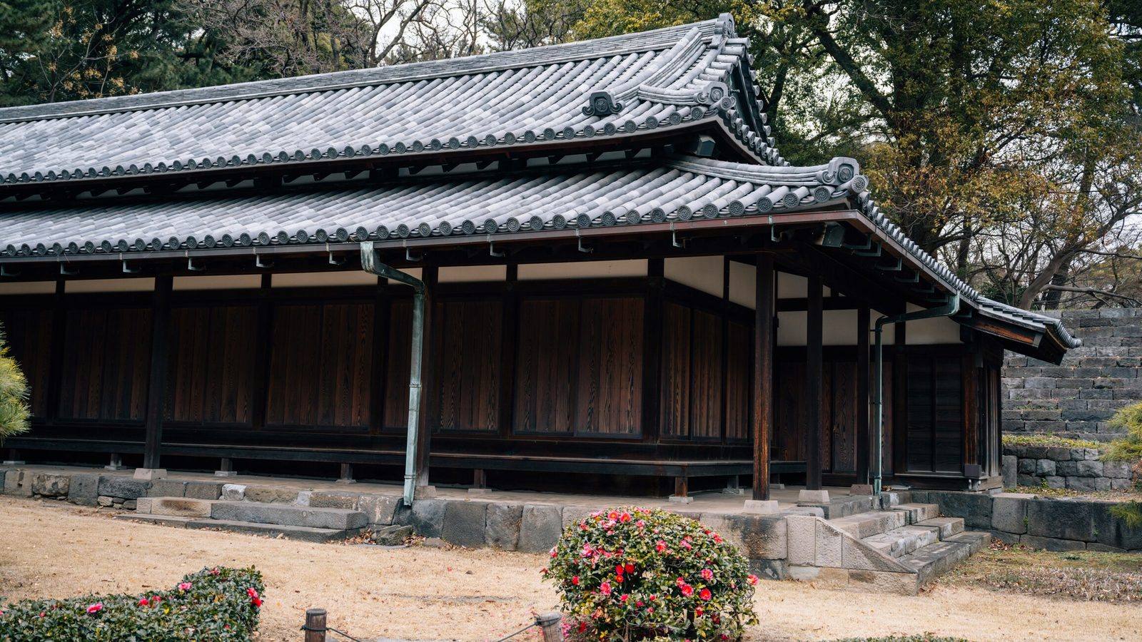 人口三千の町で、母ひとりで子を育てる